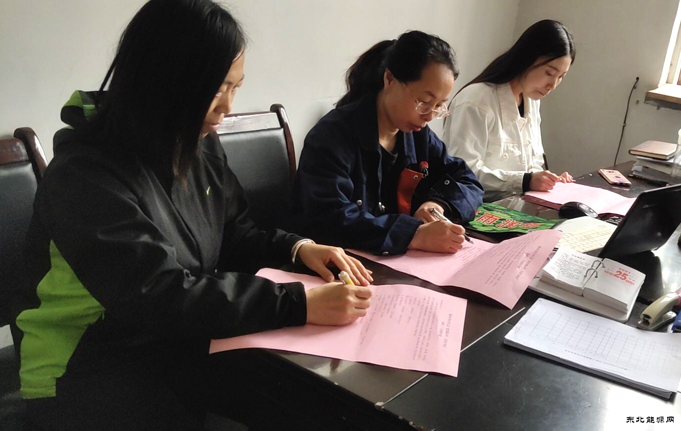 中心社区：“党在我心中、关爱在身边”女工问卷调查活动