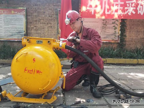 新闻照片：牛儿庄采矿公司开展电器开关敷线实操比赛