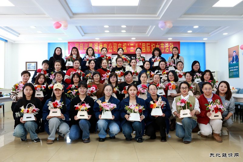 兴凯湖供电公司：巧手插花庆“三八”巾帼逐梦绽芳华