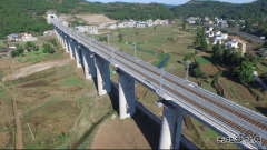 特写：巴山蜀水建铁路  奋战兰渝拓通途