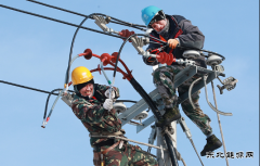兴凯湖电业局：兴凯湖畔战冰排保供电