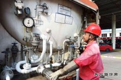 西宁加气站：冰火两重天 全力保供气