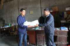 兴凯湖电业局：局工会主席唐文德到庆丰供电局送温暖