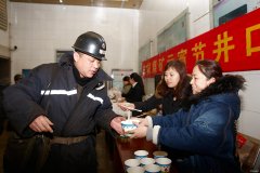 古城煤矿：元宵佳节送平安