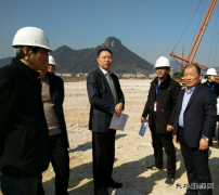 浙江省临海市委副书记、代市长梅式苗到金台铁路6标调研