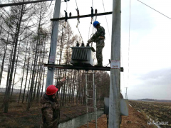 兴凯湖电业局：安兴供电风雪无阻水田忙送电