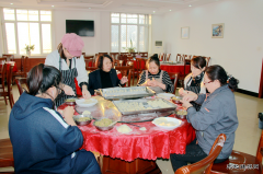 兴凯湖电业局：局职工食堂让员工吃上美味饺子