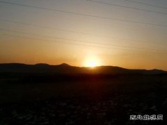 七、八点钟的矿山（摄影作品）