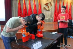 潞安集团李村煤矿：自救器盲戴 快！准！稳！
