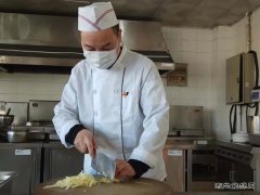 “疫情防控我在前”——谢家祥：为职工提供可口的饭菜是我的责任