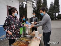黔金煤业：党员志愿者“帮厨”助战疫