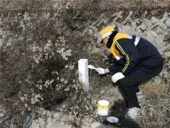 蒲白矿业铁路运输公司：为保安全亲率队  跋山涉水除隐患