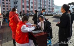 蒲白建庄矿业公司开展“学雷锋、树新风” 团青服务一条街活动