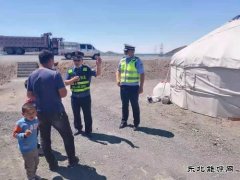 阿勒泰执法支队青河执法大队：清理摆摊设点，保证公路安全畅通