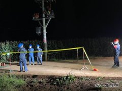 会泽供电局：火红供电所抢修故障断路器180户用户有电用