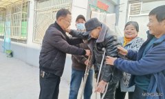 蒲白马南社区：“暖心哥”爱心传递正能量
