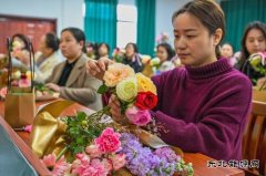 婺源供电：插花品香庆“三八”
