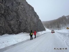 哈巴河执法大队：加强联合巡查确保道路安全稳定