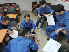 张家峁矿业公司掘进五工区：“师带徒”强技能  “传帮带”结硕果