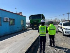 哈巴河执法大队：持续开展路警联合治超、确保辖区道路安全畅通
