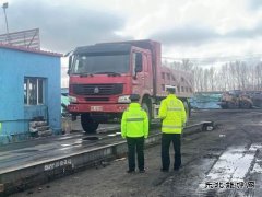 阿勒泰执法支队哈巴河执法大队：加强超限治理 保障公路安全