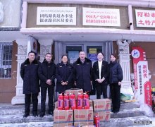 阿勒泰执法支队开展“寒冬送温暖、新年嘱安全”慰问活动