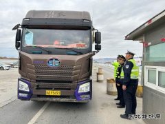 阿勒泰执法支队富蕴执法大队：开展“秋季治超攻坚”专项行动