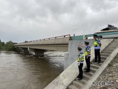 布尔津执法大队“携手爱路护路、共赴美好前路”路政宣传月活动