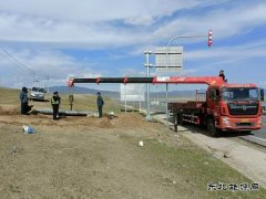 富蕴执法大队：多措并举推进路域环境整治显成效