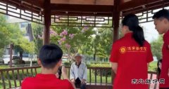 济宁医学院“三下乡”志愿服务队为老年人定格最美笑容