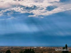 沙海与苍穹的拥抱