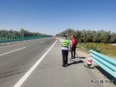 布尔津执法大队：多措并举抓治理  路域环境焕新颜