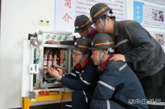 中煤新集公司利辛矿业团委：青蓝相接传薪火 劳模带徒筑匠心