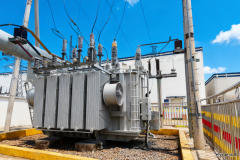 柠条塔矿业公司： 变压器里外大翻新！运行稳了